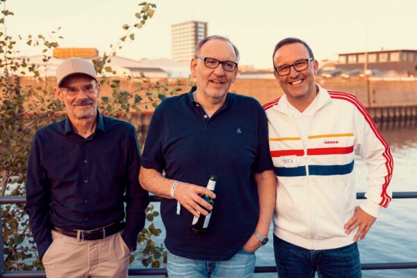 Fotograf-Nic-Fey-gemeinsam-mit-Stefan-Meyer,-Comspot-und-Torsten-Nowak,-CPN,